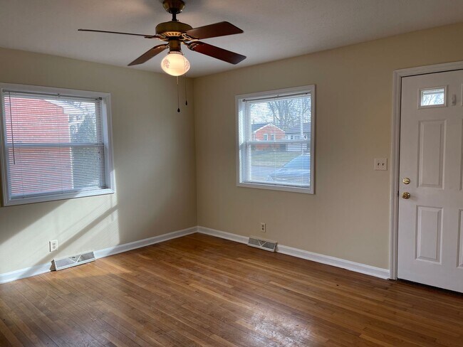Foto del edificio - Coming Soon! Lovely Home w/ HW Floors! *Spring Special-$100/mo Off Your Rent for 6 Months!*