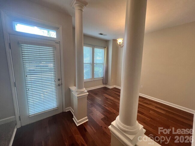 Foto del edificio - 819 Northeast Dr