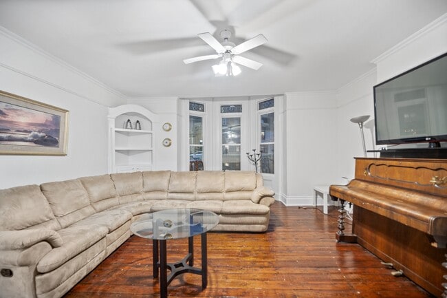 Building Photo - 203 Gower St