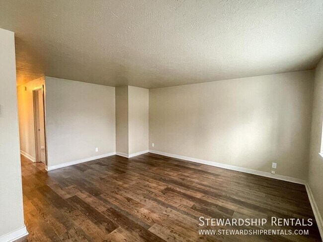 Foto del edificio - 3 bed/1 bath home in Bethel area