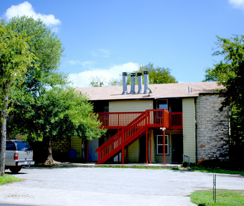Foto principal - 9703 Roxanna Dr