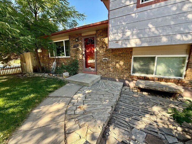 Foto del edificio - 2136 Springfield Ct