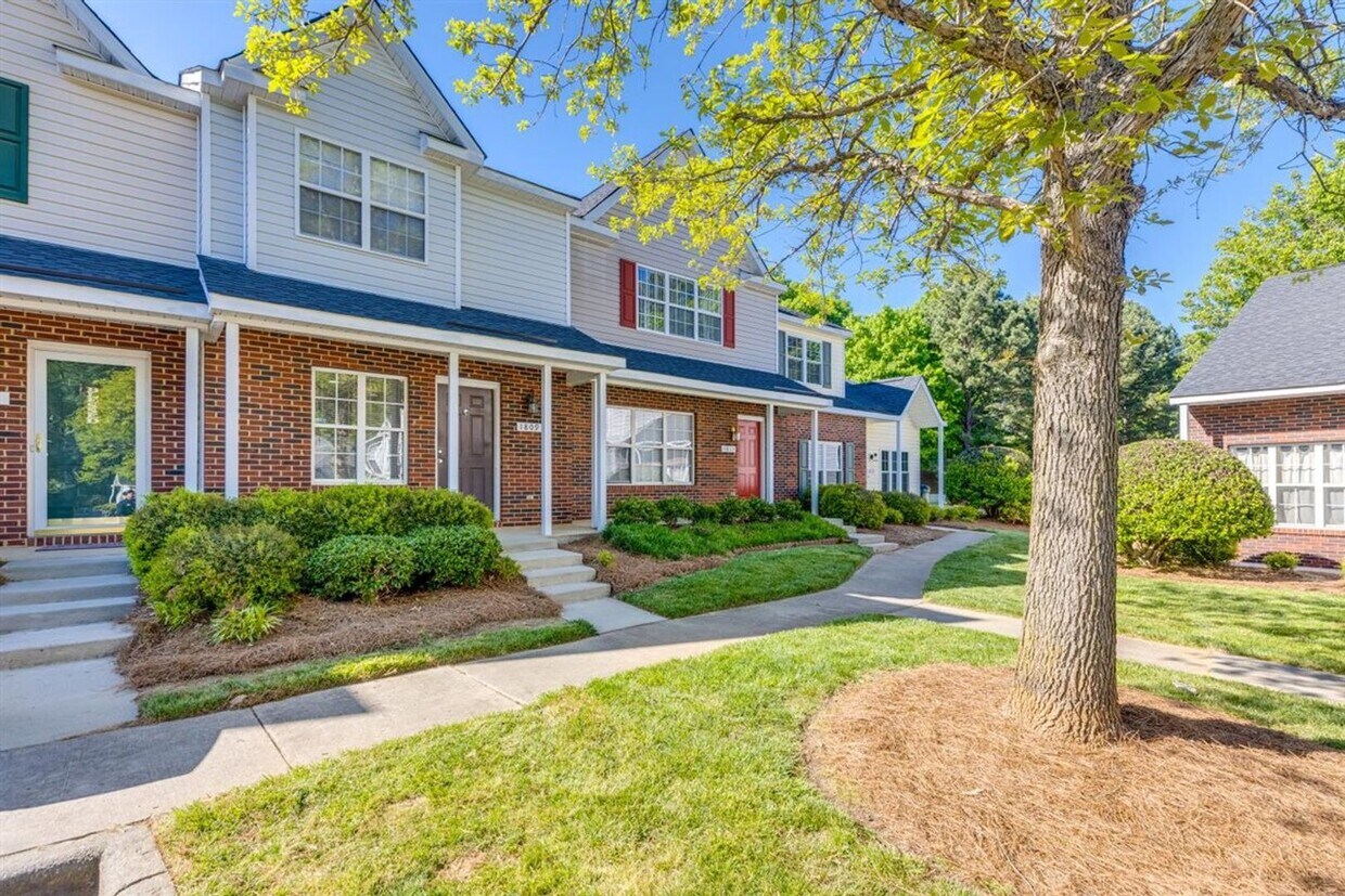Primary Photo - Pristine, move in ready 2 story Townhome l...