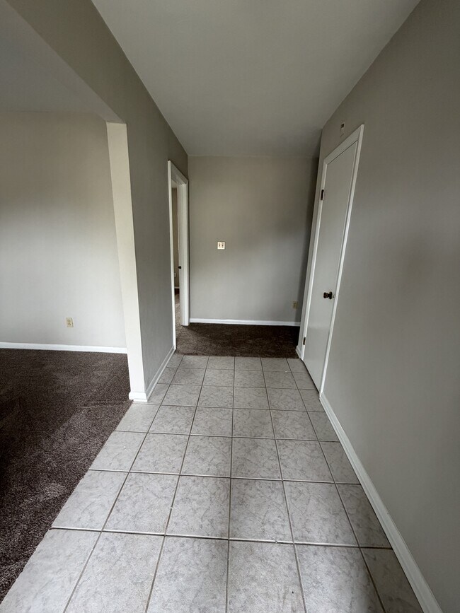 Foto del edificio - 5667 Heathwood Ct