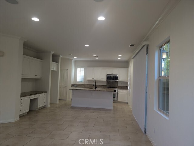 Building Photo - 45 Latitude