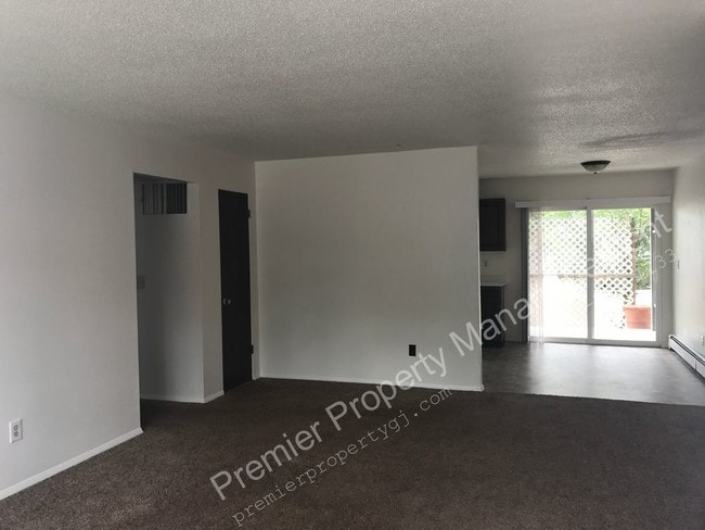 Building Photo - Cedar Circle Apts