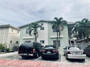 Building Photo - 950 Biarritz Dr
