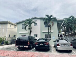 Building Photo - 950 Biarritz Dr