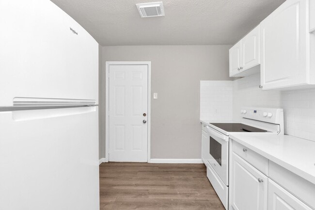 Photo - NICE 2 BEDROOM 1 BATH WITH 1600 SF House