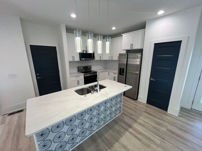 Building Photo - 463 Radnor St