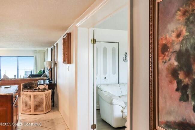 Building Photo - Ocean Front Condo