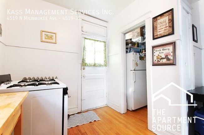 Foto del edificio - 4519 N Milwaukee Ave