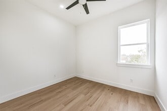 Building Photo - 3808 Ennis St