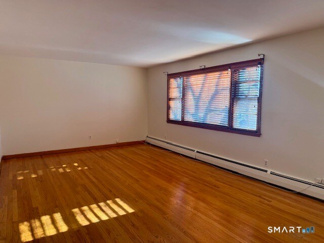 Foto del edificio - 230 S Frontage Rd