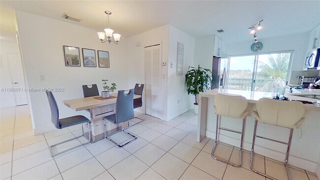 Foto del edificio - 5725 NW 109th Ave