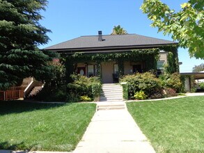 Building Photo - 537 Reeves Ave