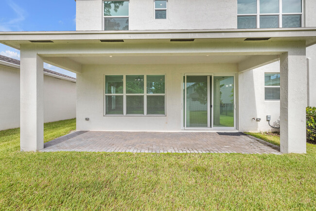 Building Photo - 6831 Pointe of Woods Dr