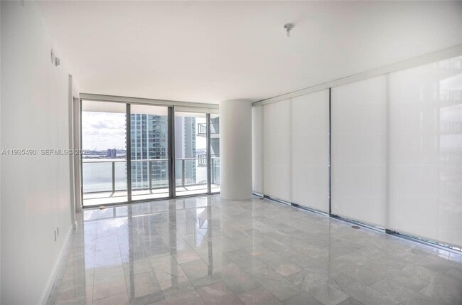 Foto del edificio - 650 NE 32nd St