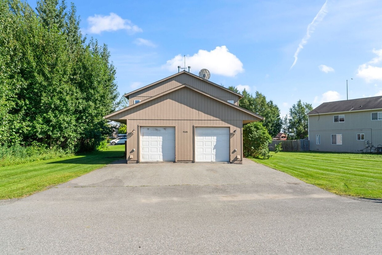 Primary Photo - 9101 Lakehurst Dr