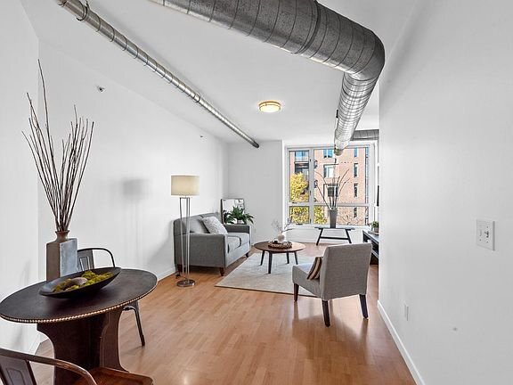 Foto del edificio - 1541 N Jefferson St