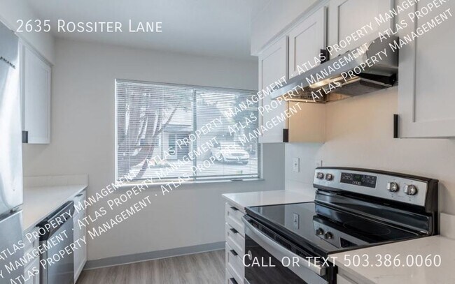 Foto del edificio - 3-Bedroom Townhome, Recently Renovated