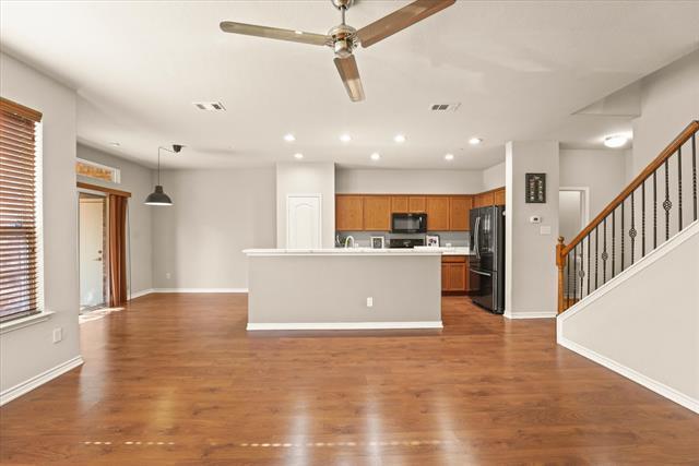 Foto del edificio - 5976 Clearwater Dr