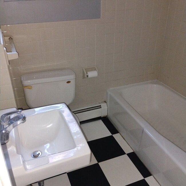 Building Photo - 13 Western Ave