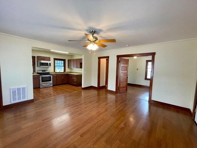 Foto del edificio - Charming 2-Bedroom Home in Prime Tacoma Lo...