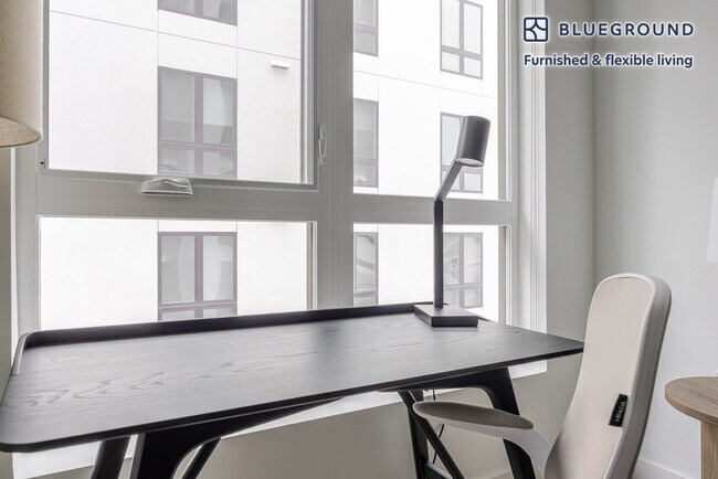 Foto del edificio - 511 S Harbor Blvd