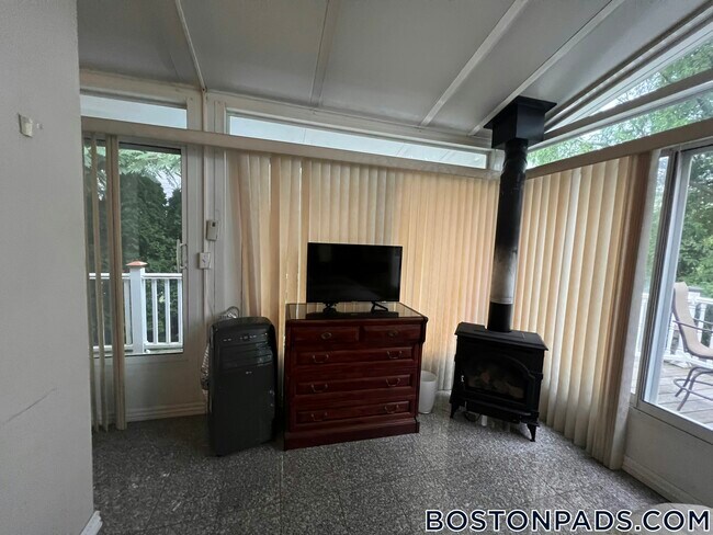 Foto del edificio - 235 Savin Hill Ave