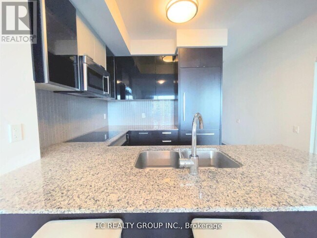 Photo du bâtiment - 5162-5162 Yonge St
