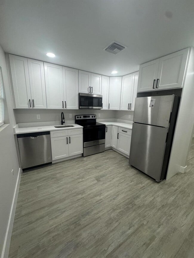 Building Photo - 2590 Hayden Dr