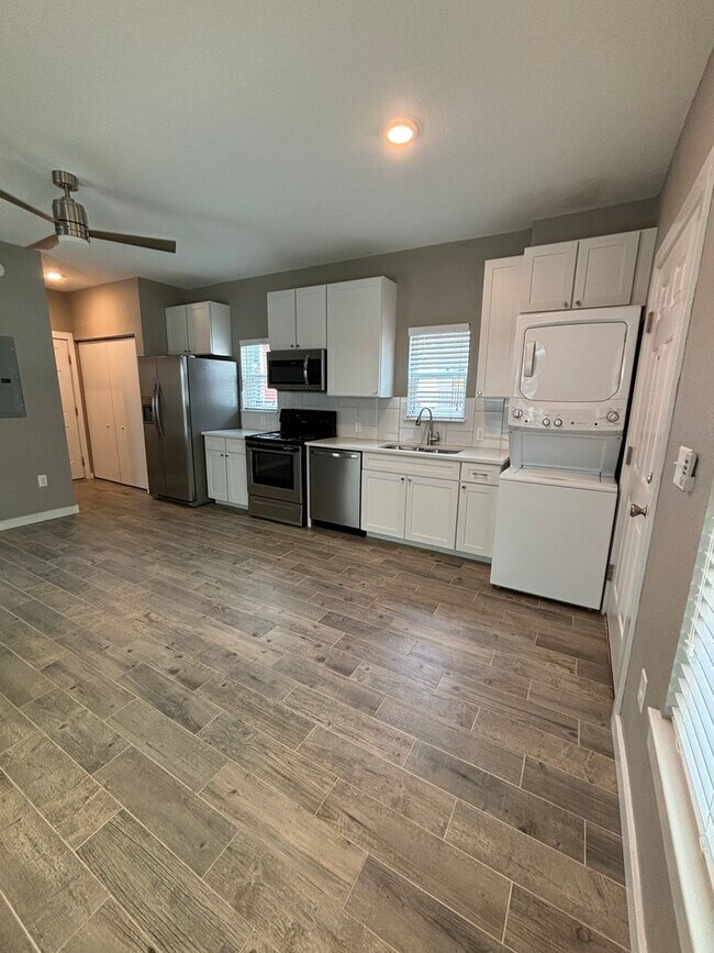 Building Photo - A1121 Woodbury Row Phase III