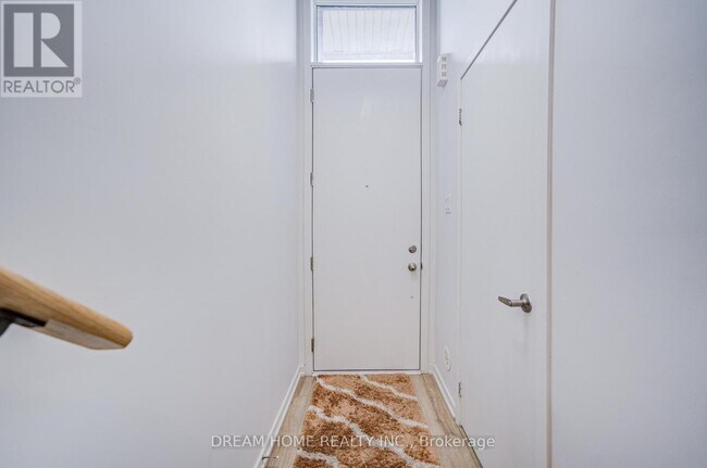 Photo du bâtiment - 99 Crimson Forest Dr