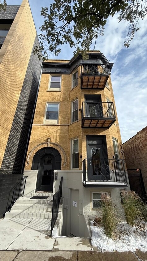 Primary Photo - 1015 N California Ave