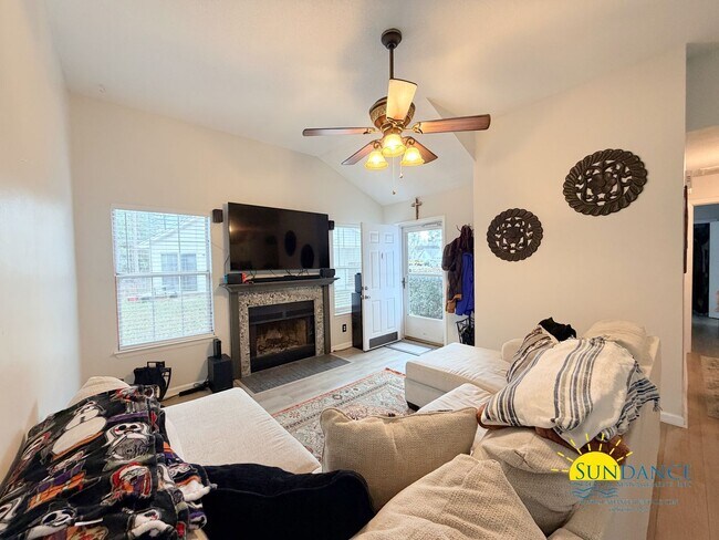 Building Photo - Freshly Painted 3BR Home in Yorktown at Willow Bend – Near Bases!