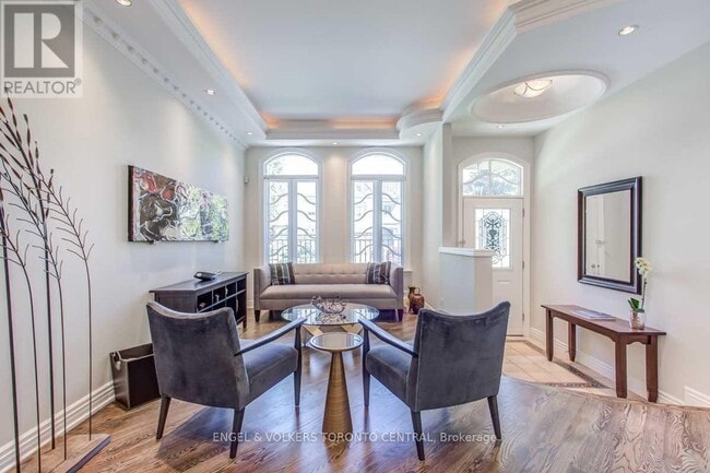 Photo du bâtiment - 405 Bedford Park Ave