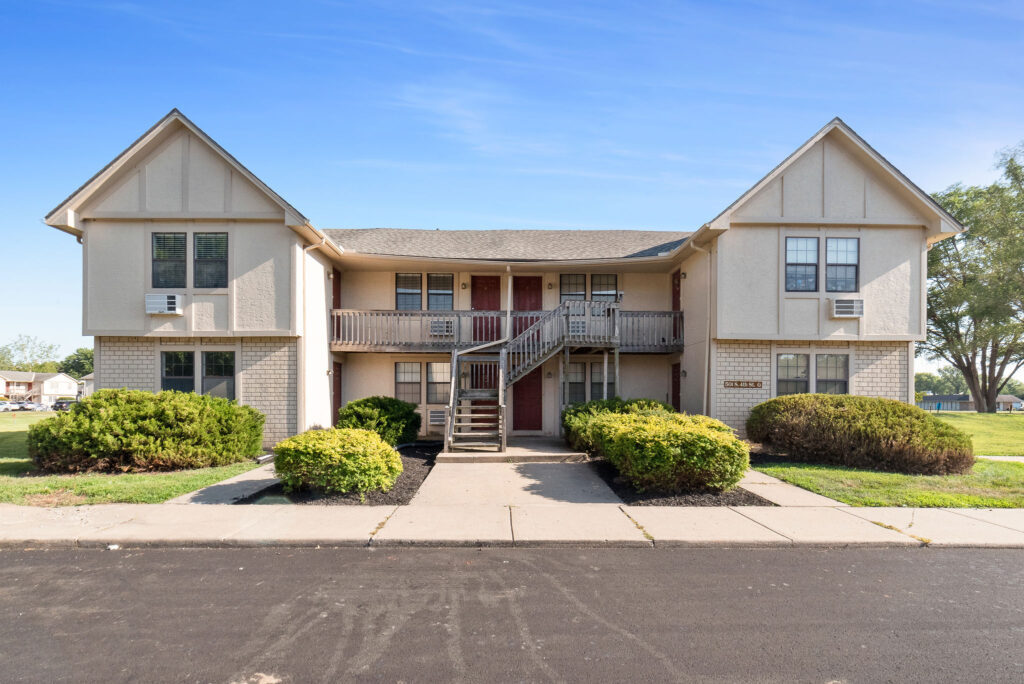 Primary Photo - Sandstone Apartments