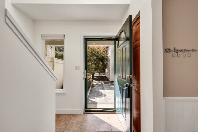Foto del edificio - 117 Farmington Chase Crescent