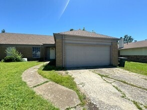 Building Photo - 12520 E 39th Pl