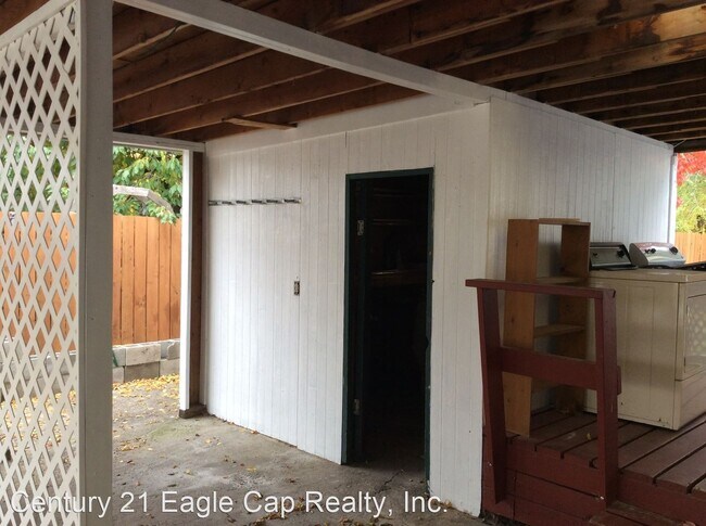 Building Photo - 3 br, 2 bath House - 2708 Empire Dr.