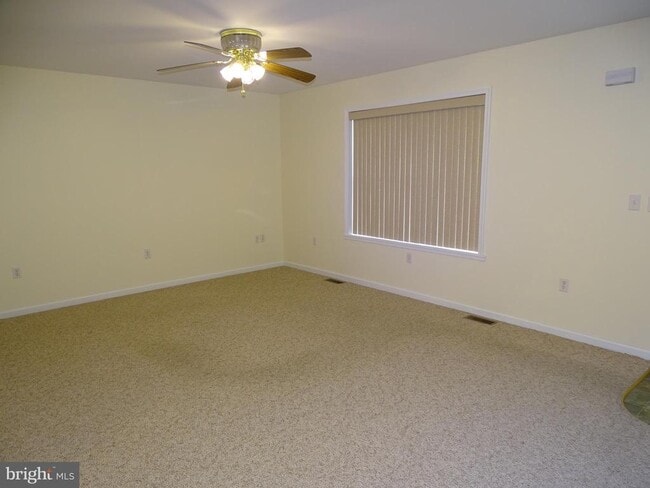 Foto del edificio - 10 Fairview Ave