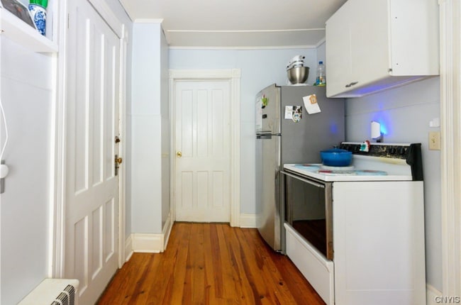 Building Photo - 621 William St