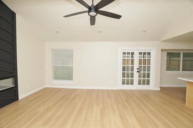 Foto del edificio - 5203 Mossgrey Ln