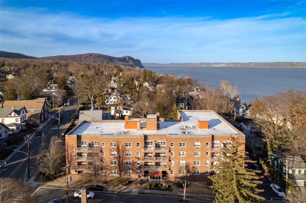 Primary Photo - 38 4th Ave