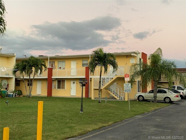 Building Photo - 1255 W 49th Pl