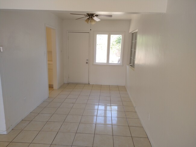 Building Photo - 616 Townsley Ave
