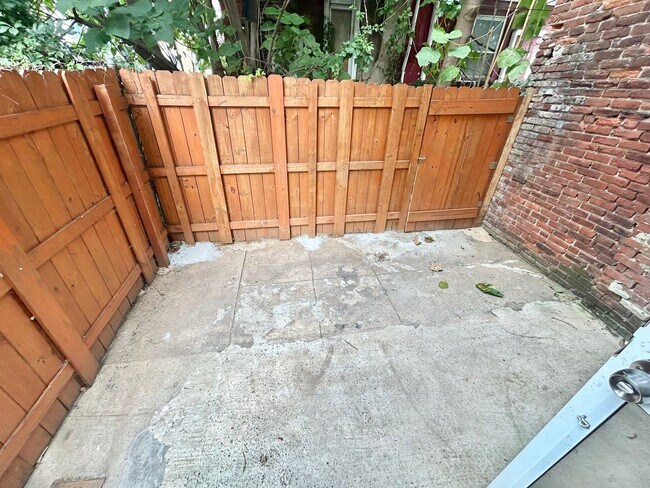 Photo - 1303 W Silver St House