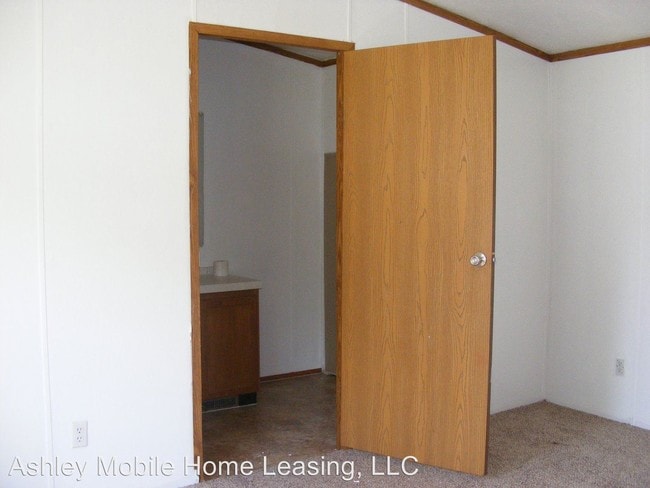 Building Photo - 102 Maplewood Dr