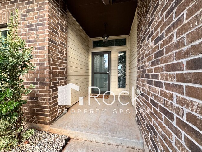 Foto del edificio - 3 Bedroom Home in North Norman with New Carpet